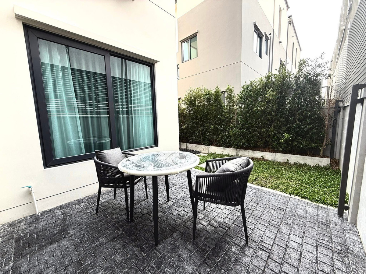 For RentHouseBangna, Bearing, Lasalle : FOR Rent Baan Klang Muang The Edition Bangna Phase 2, garden view in front of the project, 4 bedrooms, pets accepted.