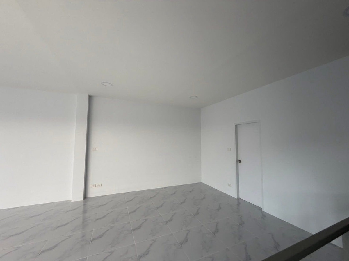 For RentWarehouseEakachai, Bang Bon : 📦 Warehouse for Rent – Newly Built | Ekachai–Bangbon Area
Ideal for storage, distribution, or SME businesses