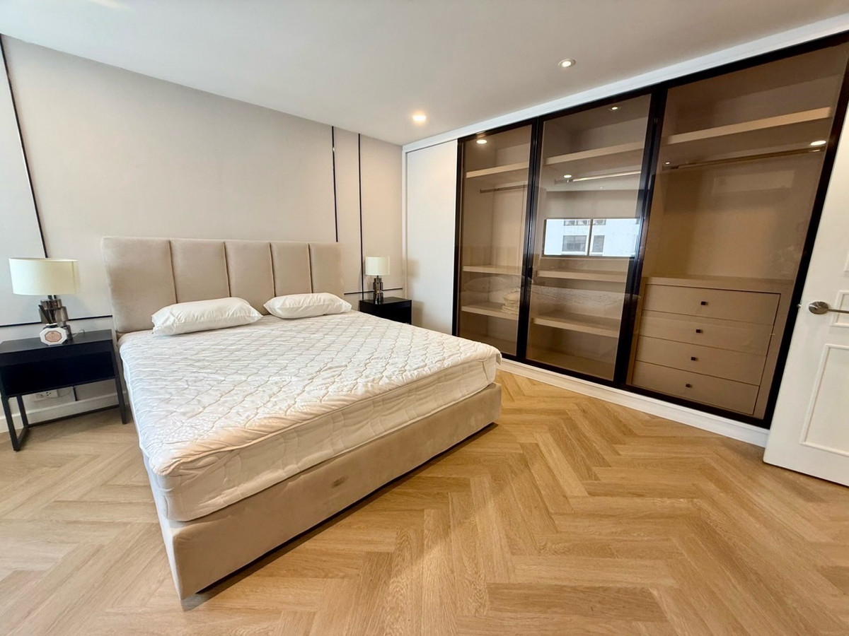 For RentCondoSukhumvit, Asoke, Thonglor : Newly Renovated/ Spacious 3 Bedrooms in Phrom pong ✨