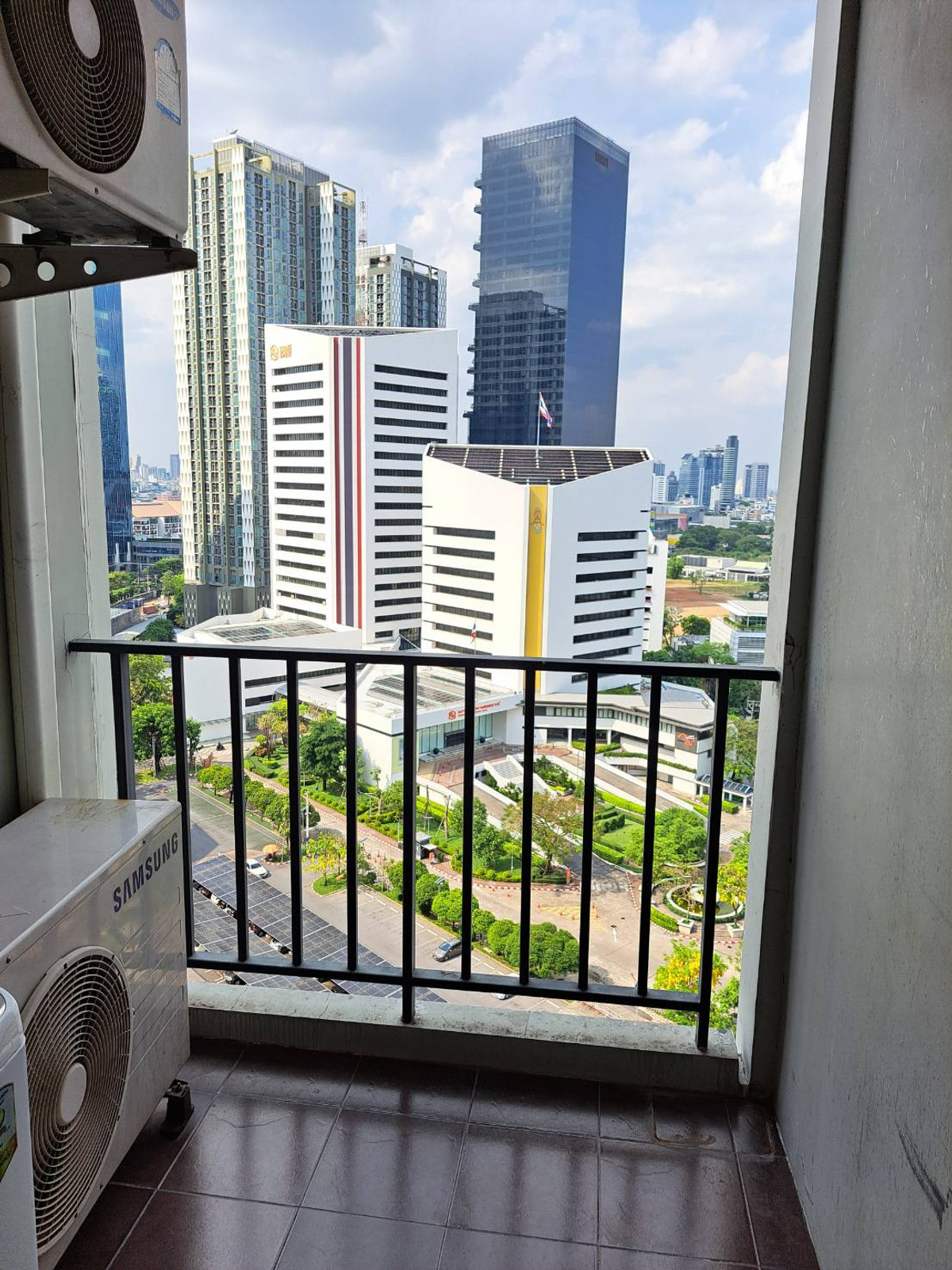 ขายคอนโดพระราม 9 เพชรบุรีตัดใหม่ RCA : คอนโดหลังCentralRama9 เดินไม่เหนื่อยราคา 3.99MB ขนาด 42 ตรมที่ Belle Grand Rama9 วิวโล่ง