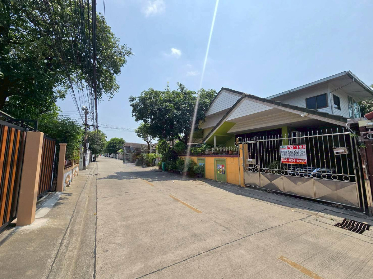 For SaleHouseOnnut, Udomsuk : Single house for sale, Sukhumvit 101, shady, suitable for living, near BTS Bang Chak (N.2041)