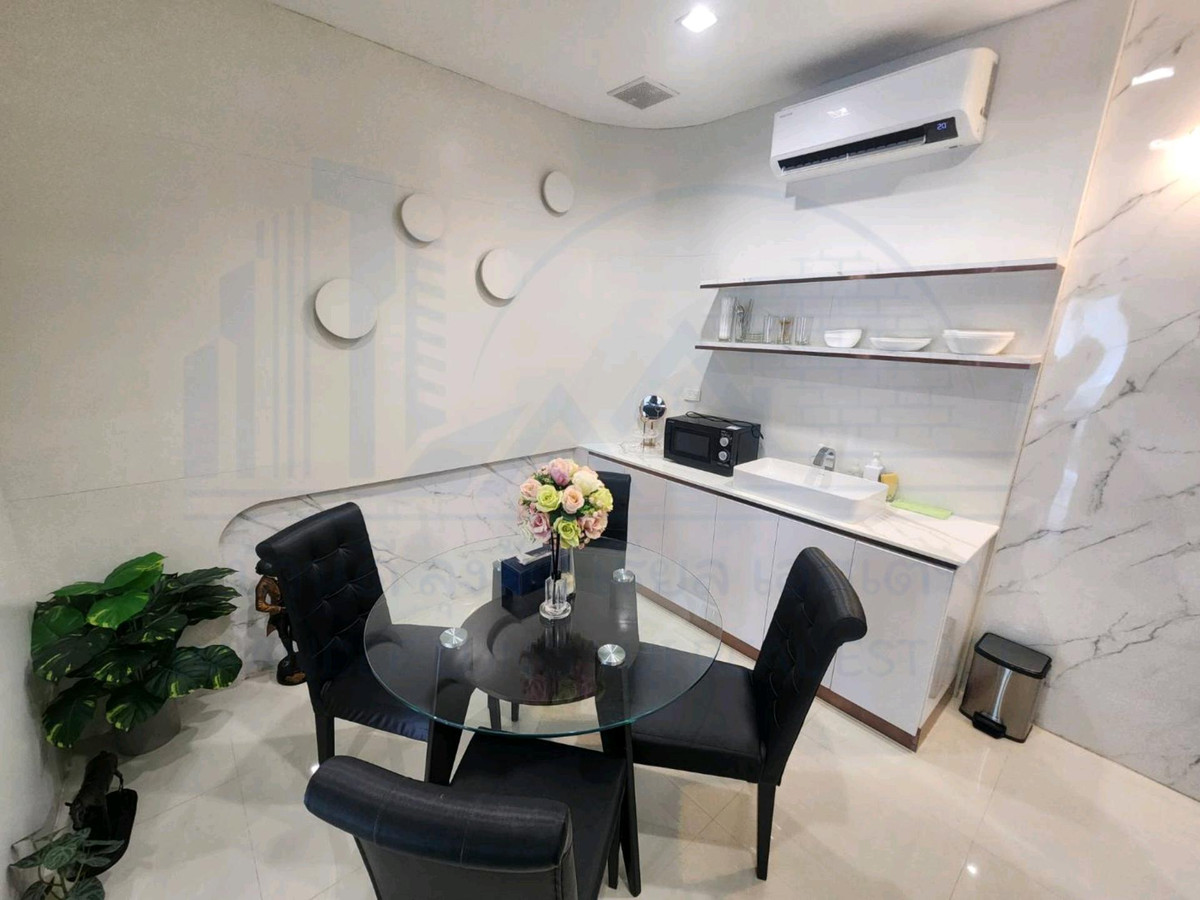 ให้เช่าทาวน์โฮมโชคชัย4 ลาดพร้าว71 : ให้เช่า Townhome Office ลาดพร้าว 73🌳☀️☀️ 拉普拉奥 73 号联排别墅办公室出租。