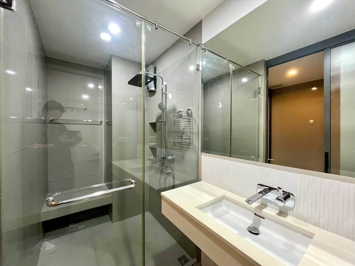 For RentCondoSukhumvit, Asoke, Thonglor : Condo for rent Rhythm Sukhumvit 42 (corner room near BTS Ekkamai) (Rt-01)