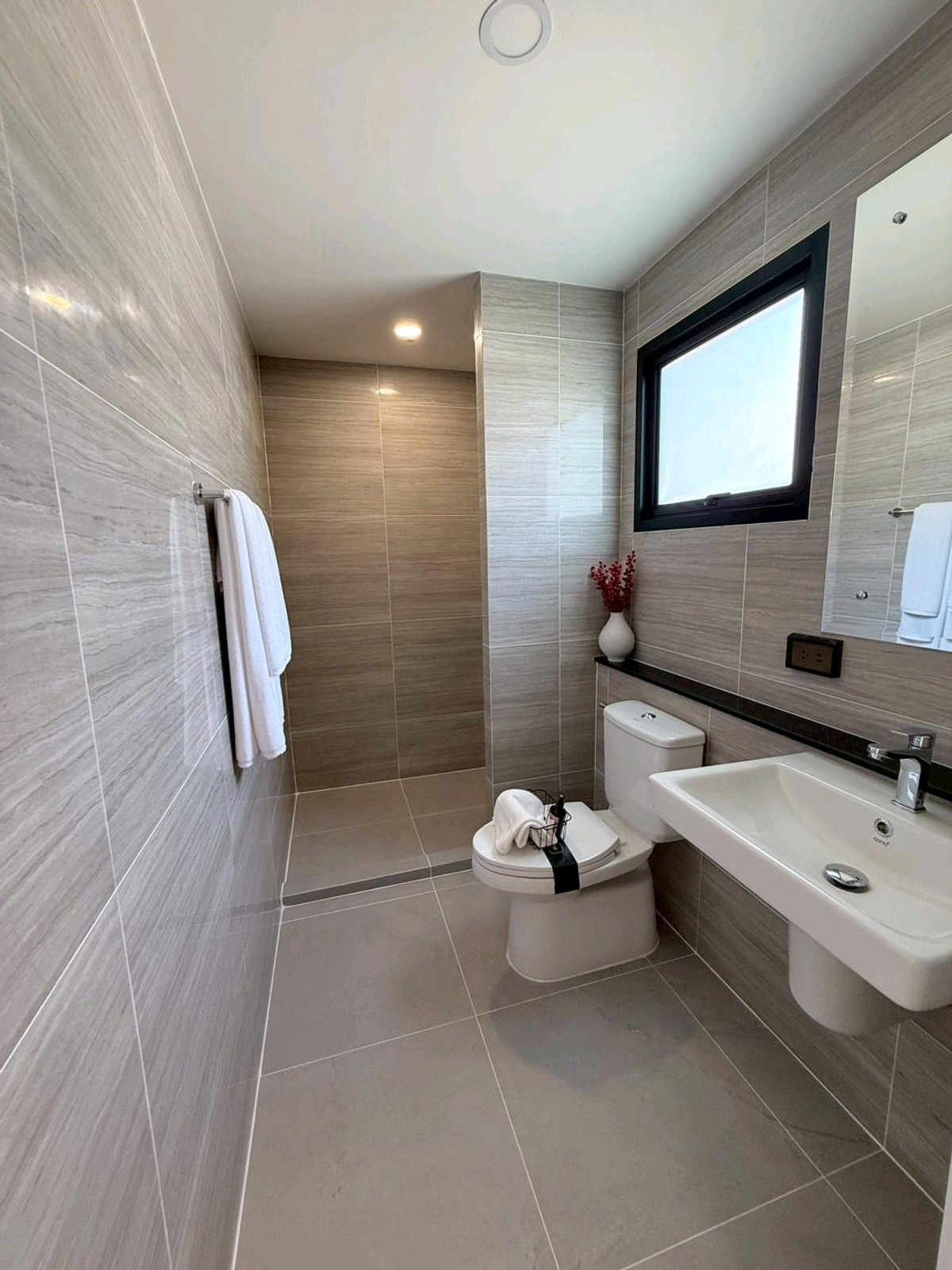 ขายบ้านนนทบุรี บางใหญ่ บางบัวทอง : บ้านเดี่ยว ตกแต่งพร้อมเข้าอยู่ ทำเลหน้าคลับเฮ้าส์