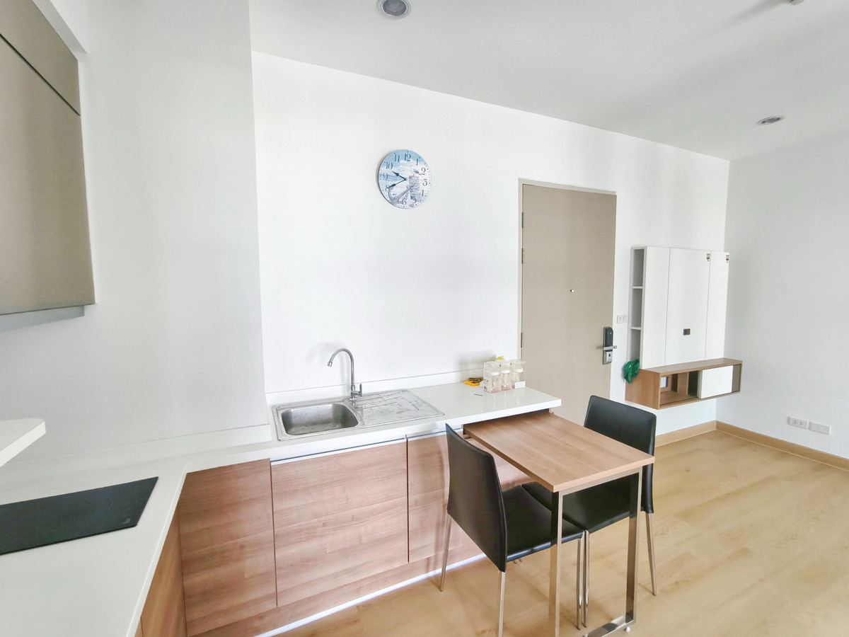 For RentCondoRattanathibet, Sanambinna : For rent: The Hotel Service, quiet condo, sufficient parking, near MRT Ba Kraso.