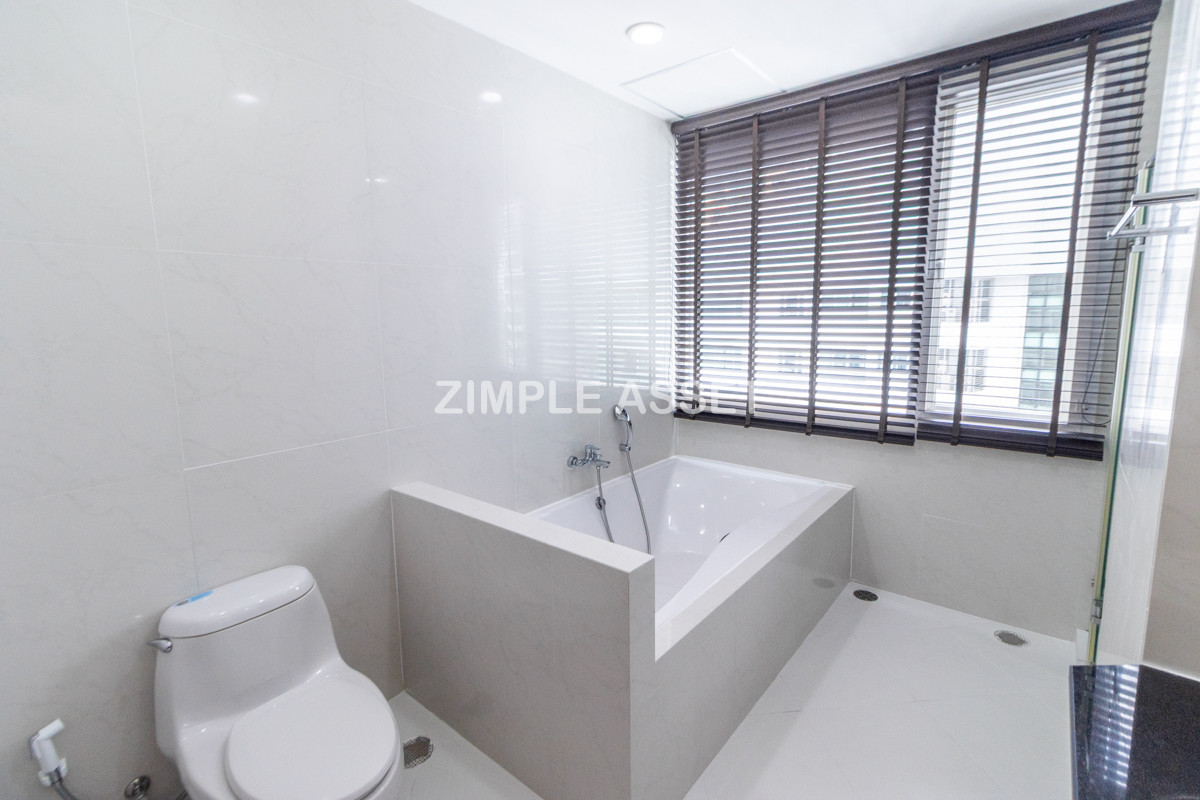 For RentSukhumvit, Asoke, Thonglor : Line ID: @zimple_asset Luxury aprtment in center of sukhumvit. Offering premium facilities for an elevated living experience. Surrounded by leading shopping malls in a prime location.