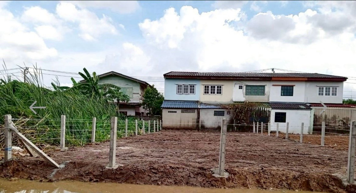 For SaleLandNawamin, Ramindra : Urgent sale!! Empty land - already filled Soi Hathairat 23/1 is suitable for building a residence. Near the Pink Skytrain (N.2065)