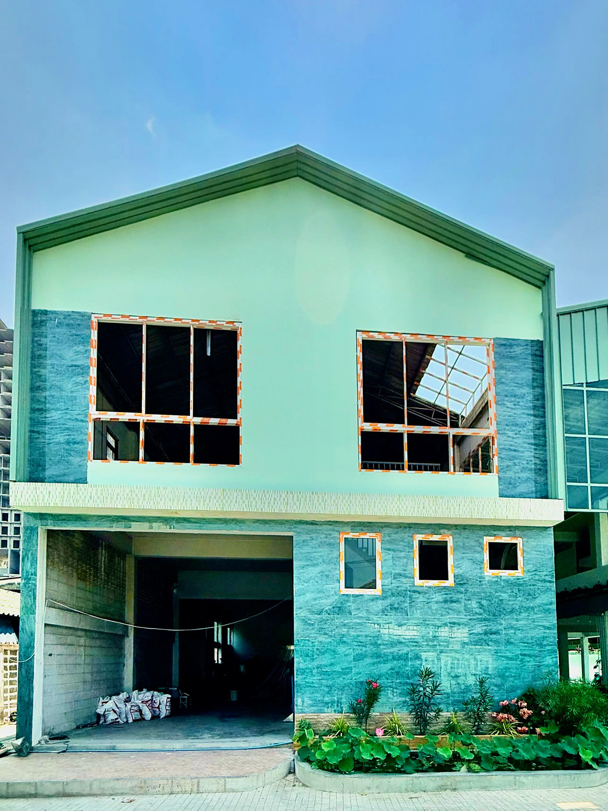 For RentOfficeRattanathibet, Sanambinna : 📢 [For Rent] Prime Office & Warehouse Complex – Rewadee Soi 7, near Nonthaburi Government Center! 🏢✨  Spacious area with versatile functions, perfect for a modern office, warehouse, or distribution center.