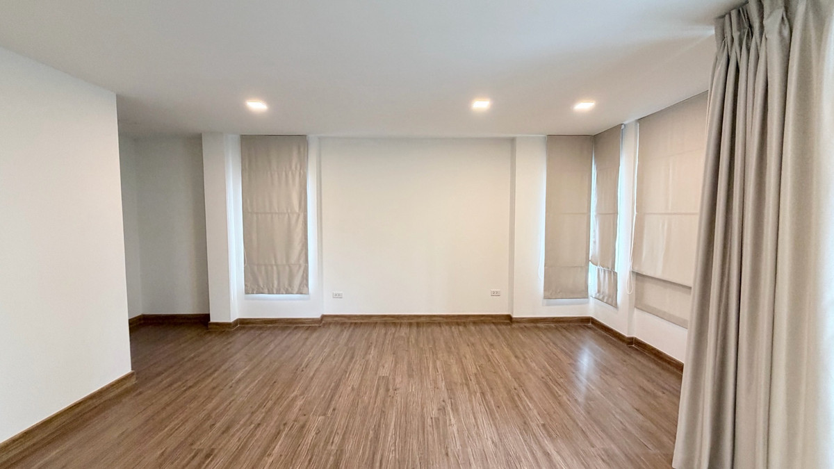 ให้เช่าอ่อนนุช อุดมสุข : บ้าน 3 ชั้น ตกแต่งสวยงาม ให้เช่า ย่านอ่อนนุช-ศรีนครินทร์ ใกล้ปิงมาร์เช่ปาร์ค เพียง 800 เมตร