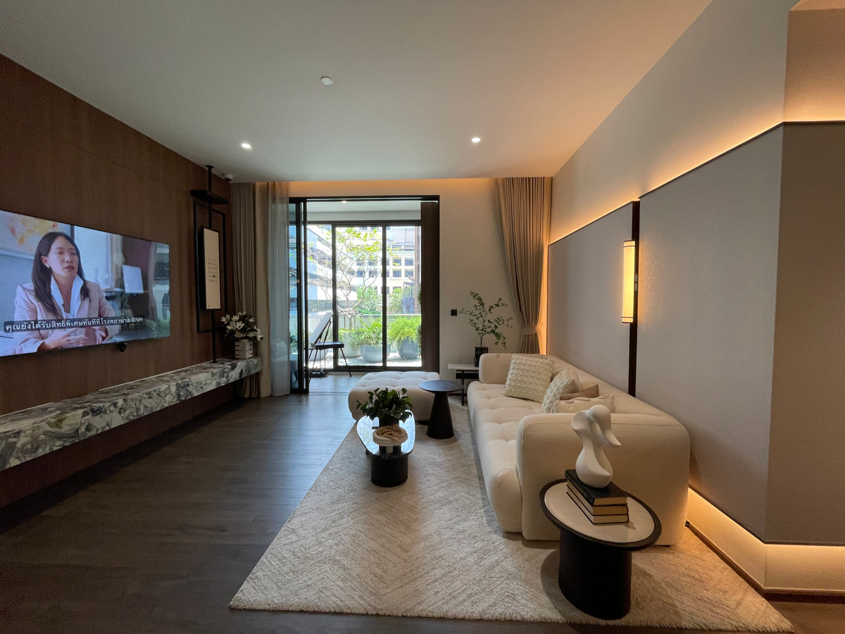 For SaleCondoSilom, Saladaeng, Bangrak : Rare unit for sale 🌳 THE ULTIMATE PARK VIEW | Rare Unit @ROMM CONVENT 🌳2 bedrooms, 2 bathrooms, usable area size 118.15 square meters on the 26th floor that offers a view of the lush Park View in the heart of Bangkok. On the highest potential location, Co