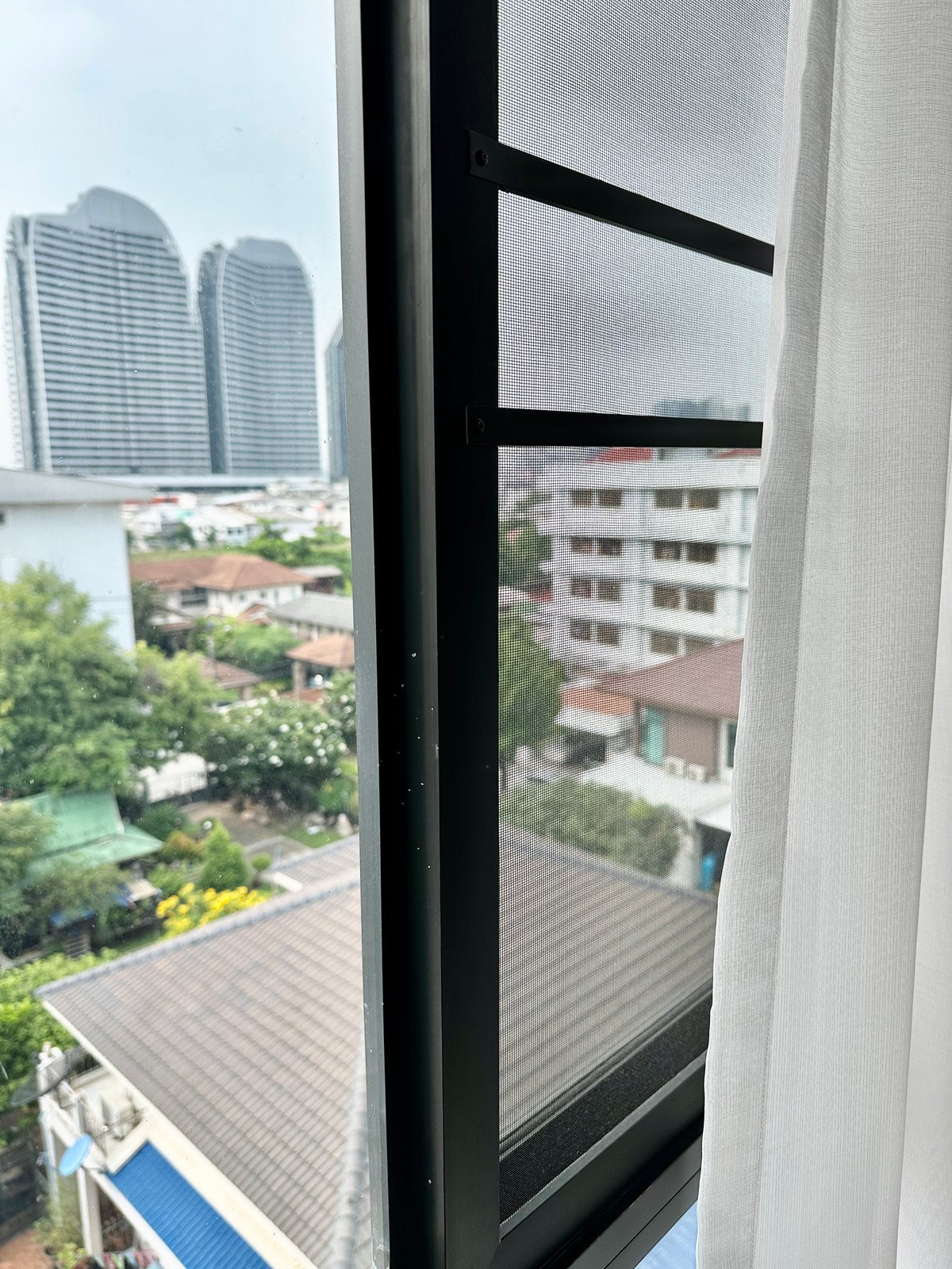 For RentCondoBangna, Bearing, Lasalle : You can get a discount for 2 years. There is a VDO for you to watch (there is a laundry service in the nearest building. 7/11, central area, BTS view) - for rent Notting Hill Sukhumvit 105 near BTS Bearing 400m