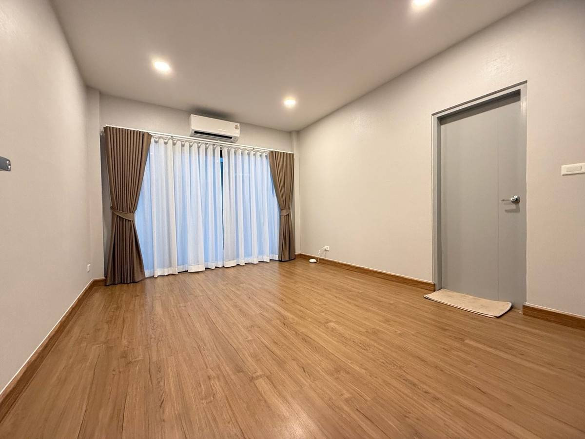 ให้เช่าบ้านปทุมธานี รังสิต ธรรมศาสตร์ : ให้เช่าบ้านเดี่ยว เซนโทร พหลฯ - วิภาวดี 3 ใกล้ โฮมโปรรังสิต เพียง 4 นาที