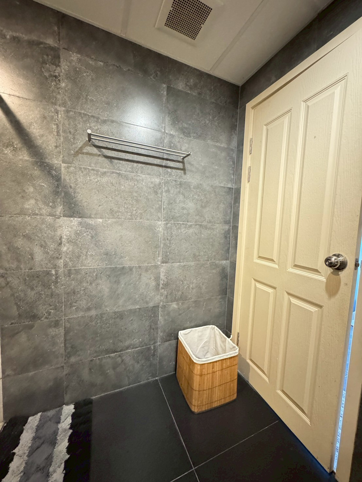 ขายคอนโดบางซื่อ วงศ์สว่าง เตาปูน : **ขายห้องพร้อมอยู่ แต่งครบสภาพใหม่!! Supalai Veranda Ratchavipha-Prachachuen 1Bedroom พื้นที่ 44 ตร.ม. ชั้น 28 อาคาร Center วิวสระว่ายน้ำ สนใจ LINE: @pattydavil555