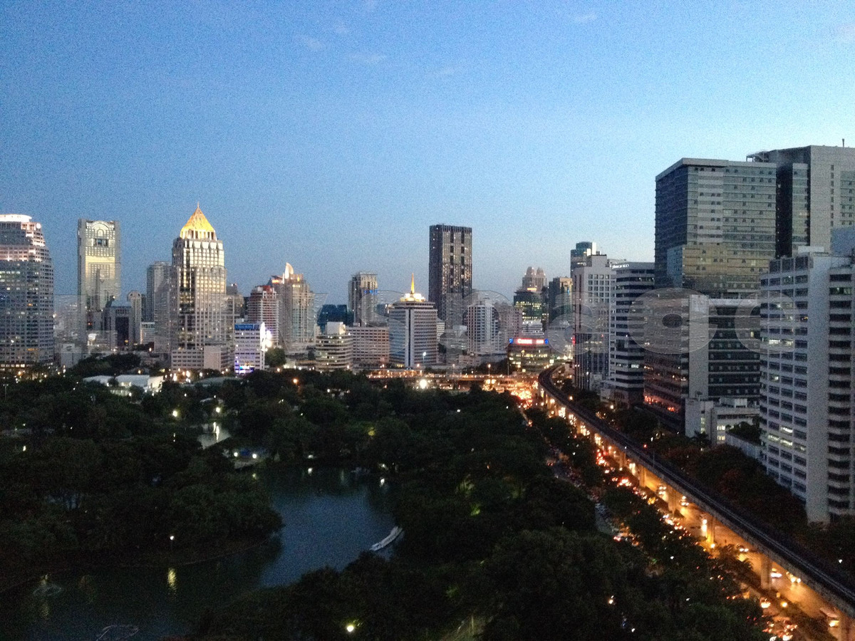 For RentCondoWitthayu, Chidlom, Langsuan, Ploenchit : ▚ LI109ツ FOR RENT: 185 Rajadamri 4BR Duplex 360sqm. 350K ✨ Stunning Lumpini Park View, Super Luxury Project, Partly Furnished & Maid Unit 🏙️