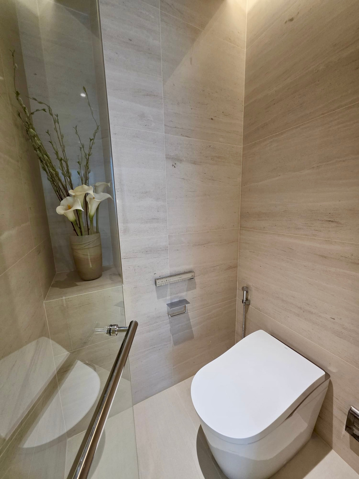 For SaleCondoSukhumvit, Asoke, Thonglor : Intercontinental Residences Bangkok Asoke: 3bed 3.5bath 193sqm. with maid and laundry area 63,800,000 Am: 0656199198