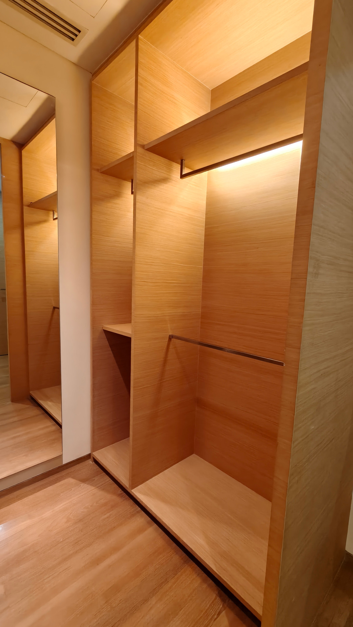 ขายคอนโดสีลม ศาลาแดง บางรัก : ขายคอนโดศาลาแดง เรสซิเดนซ์ 