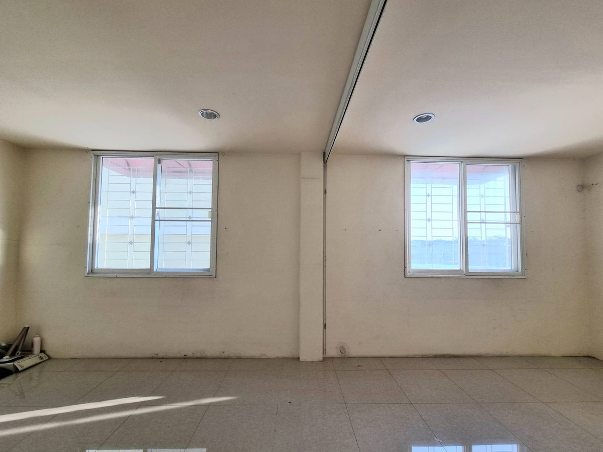 ขายอาคารพาณิชย์นนทบุรี บางใหญ่ บางบัวทอง : อาคารพาณิชย์ ซอยวัดลาดปลาดุก / 4 ห้องนอน (ขาย), Commercial Building Soi Wat Lat Pla Duk / 4 Bedrooms (FOR SALE) AOM097