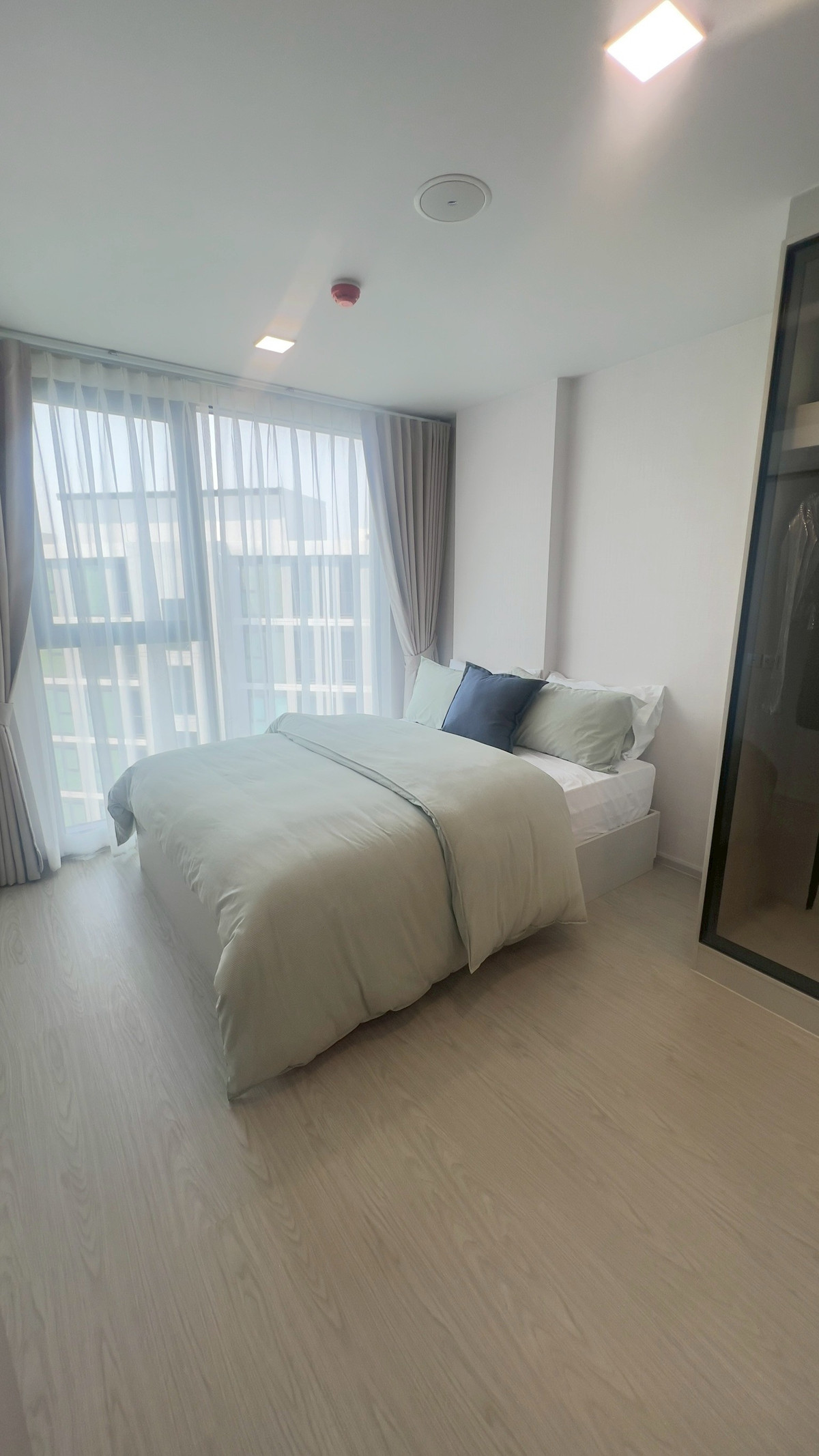 ขายคอนโดอ่อนนุช อุดมสุข : ขายห้อง Combine วิวสระ Olympic หนึ่งเดียวที่ Atmoz Oasis อ่อนนุช  ขนาดใหญ่ 55.52 ตารางเมตร 2 ห้องนอน 2 ห้องน้ำ พร้อมอยู่ ฟรีโอน