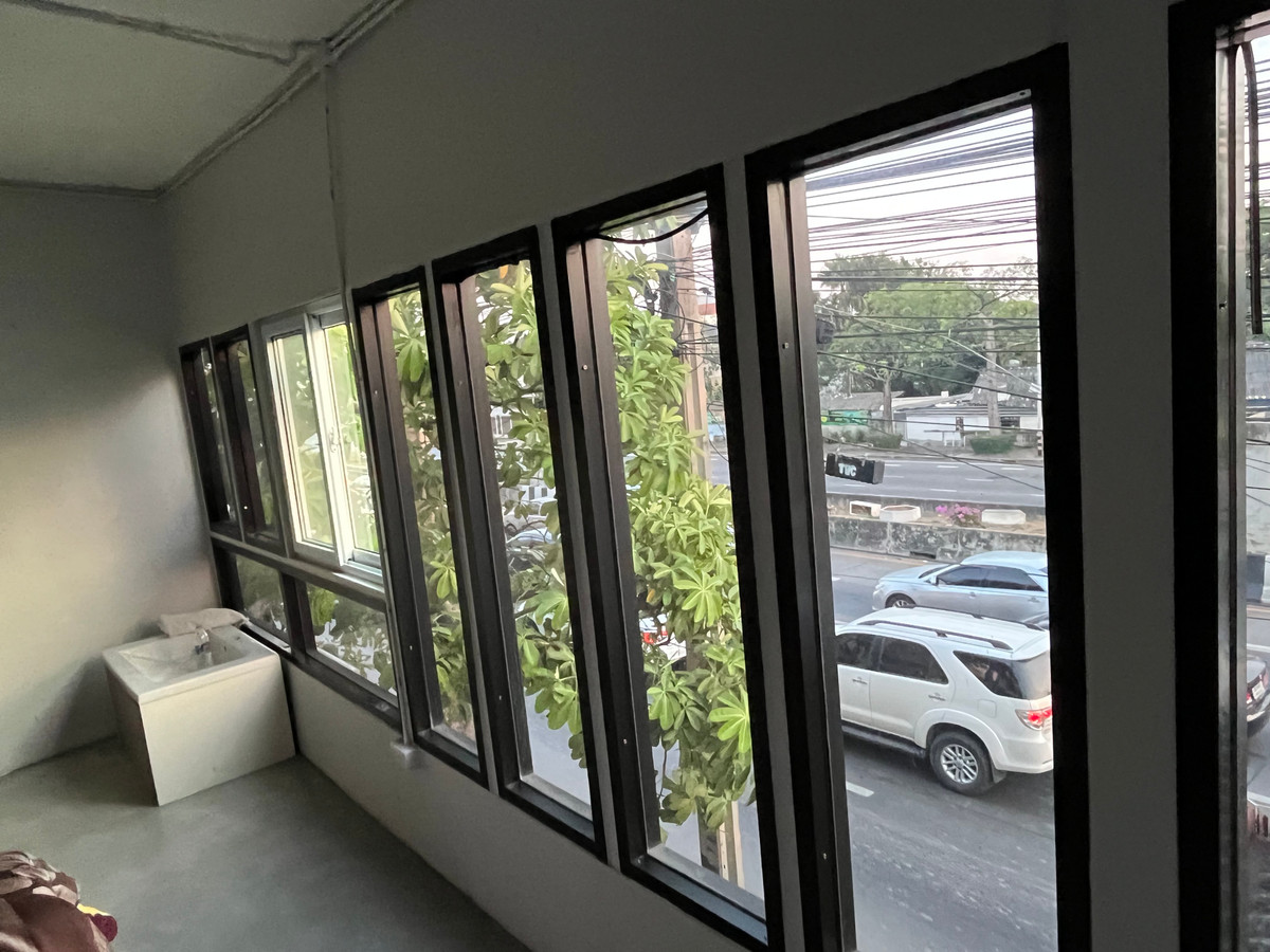 ขายสำนักงานเกษตร นวมินทร์ ลาดปลาเค้า : ขายที่ดินติดถนนเกษตรนวมินทร์ 20 ตรว. พร้อมออฟฟิต  ขาย 4.7 ล้าน  