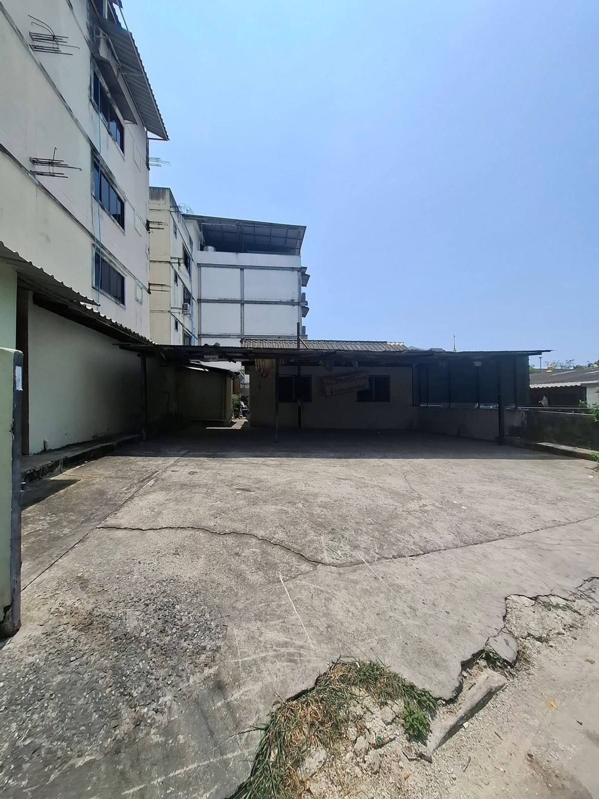 For RentShop HousePattaya, Bangsaen, Chonburi : Commercial Building for Lease – Prime Location in Pattaya