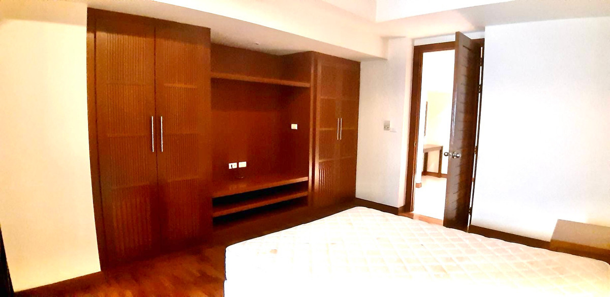 ให้เช่าคอนโดสาทร นราธิวาส : ให้เช่า คอนโด 3 ห้องนอน 200 ตร.ม.  Pet Friendly  ใกล้ BTS ช่องนนทรี  