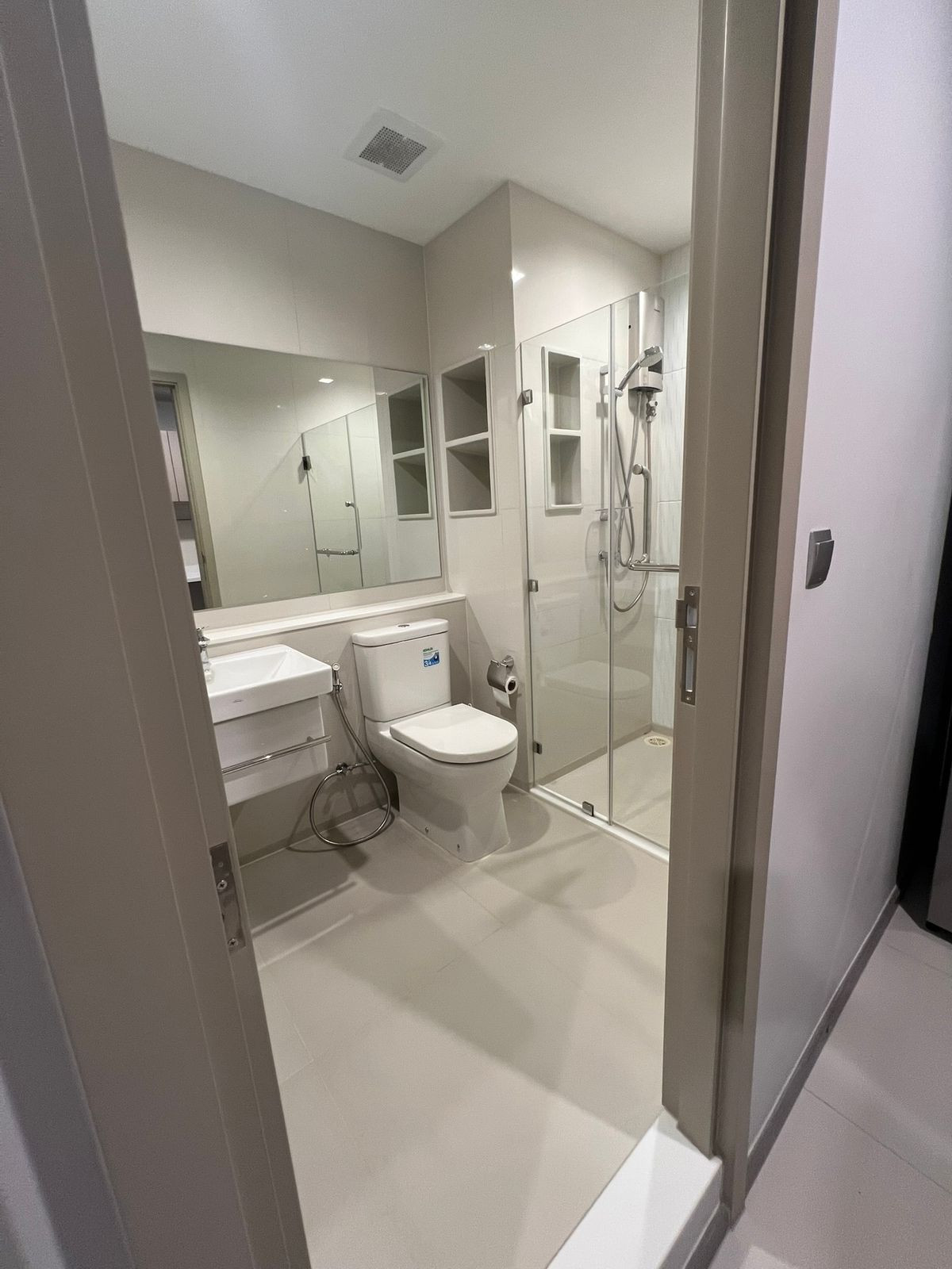 ขายคอนโดลาดพร้าว เซ็นทรัลลาดพร้าว : คอนโด Life Ladprao ขนาด 35.67 ตารางเมตร 1 ห้องนอน อาคาร A ชั้น 11 เฟอร์นิเจอร์ครบพร้อมอยู่ ใกล้ BTS ห้าแยกลาดพร้าว แขวงจตุจักร เขตจตุจักร กรุงเทพมหานคร