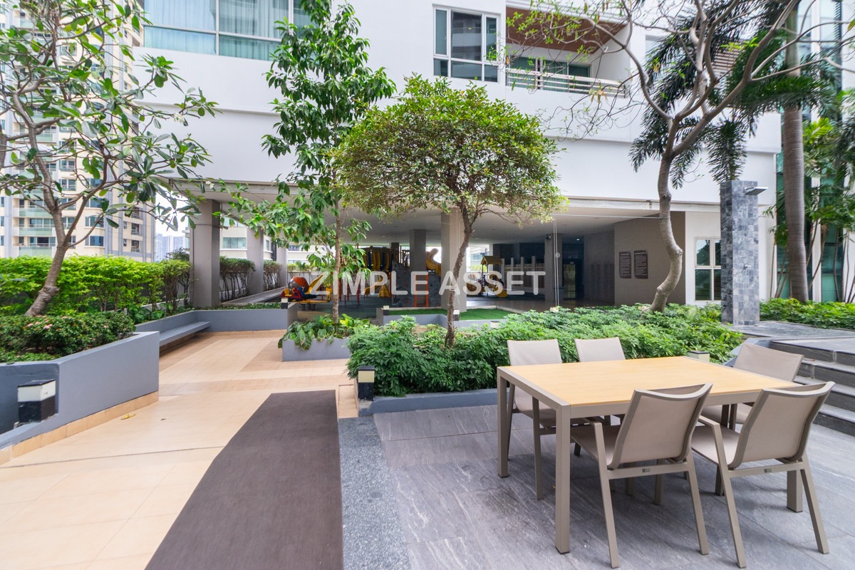 For RentSukhumvit, Asoke, Thonglor : Line ID: @zimple_asset Luxury aprtment in center of sukhumvit. Offering premium facilities for an elevated living experience. Surrounded by leading shopping malls in a prime location.