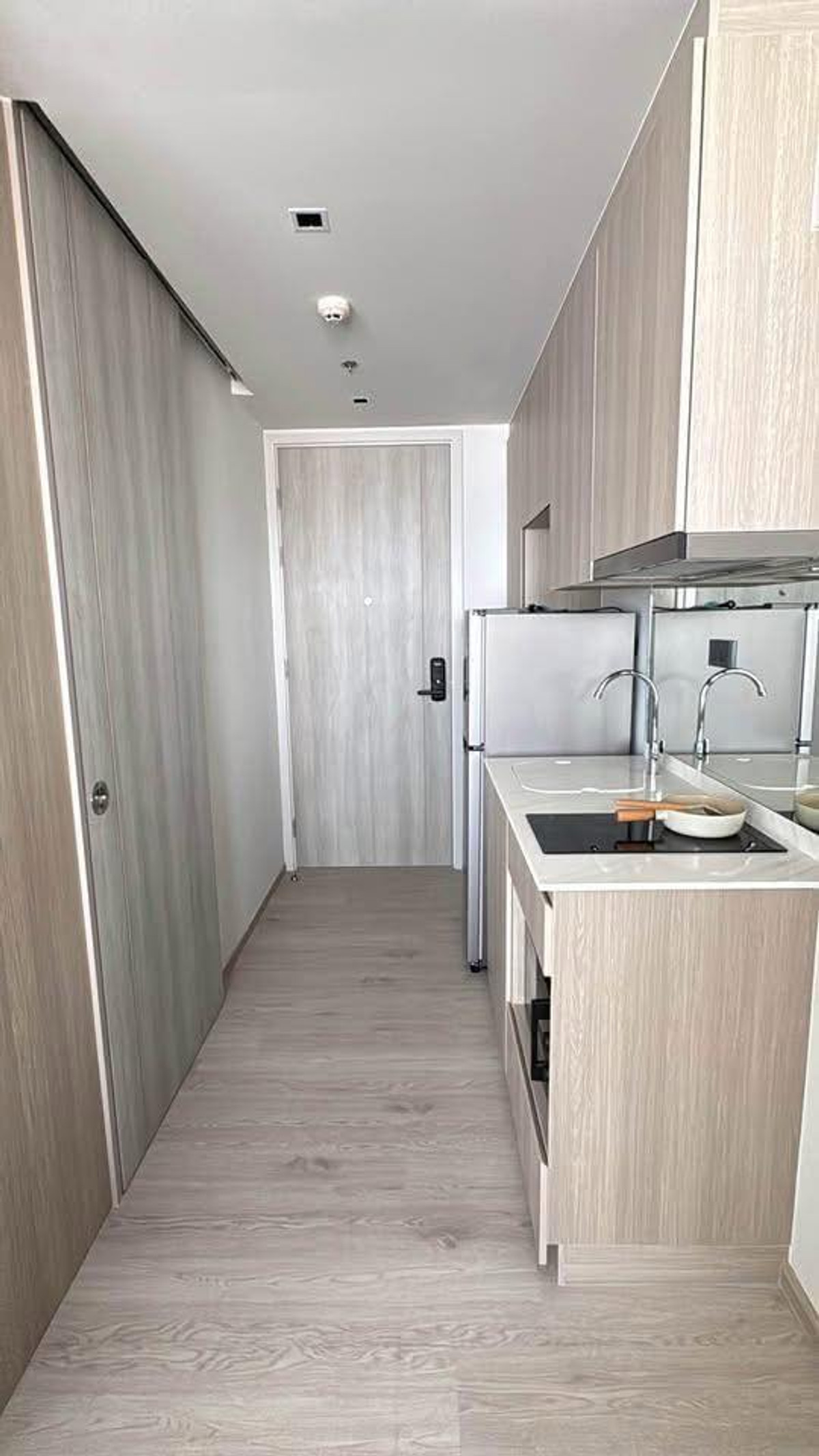 For RentCondoWongwianyai, Charoennakor : ⭐️ Reference Sathorn-Wongwianyai ⭐️Beautiful room, size 27 sq m, built-in furniture, ready to move in.