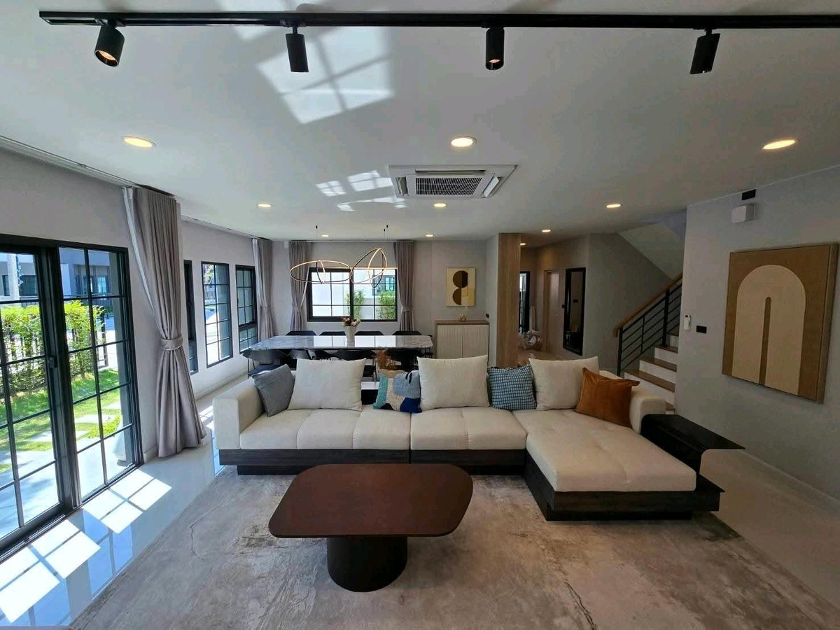 ให้เช่าบ้านบางนา แบริ่ง ลาซาล : ปล่อยเช่า บ้านเซนโทร บางนา แปลงที่ดินเยอะ ตกแต่งจัดเต็ม 