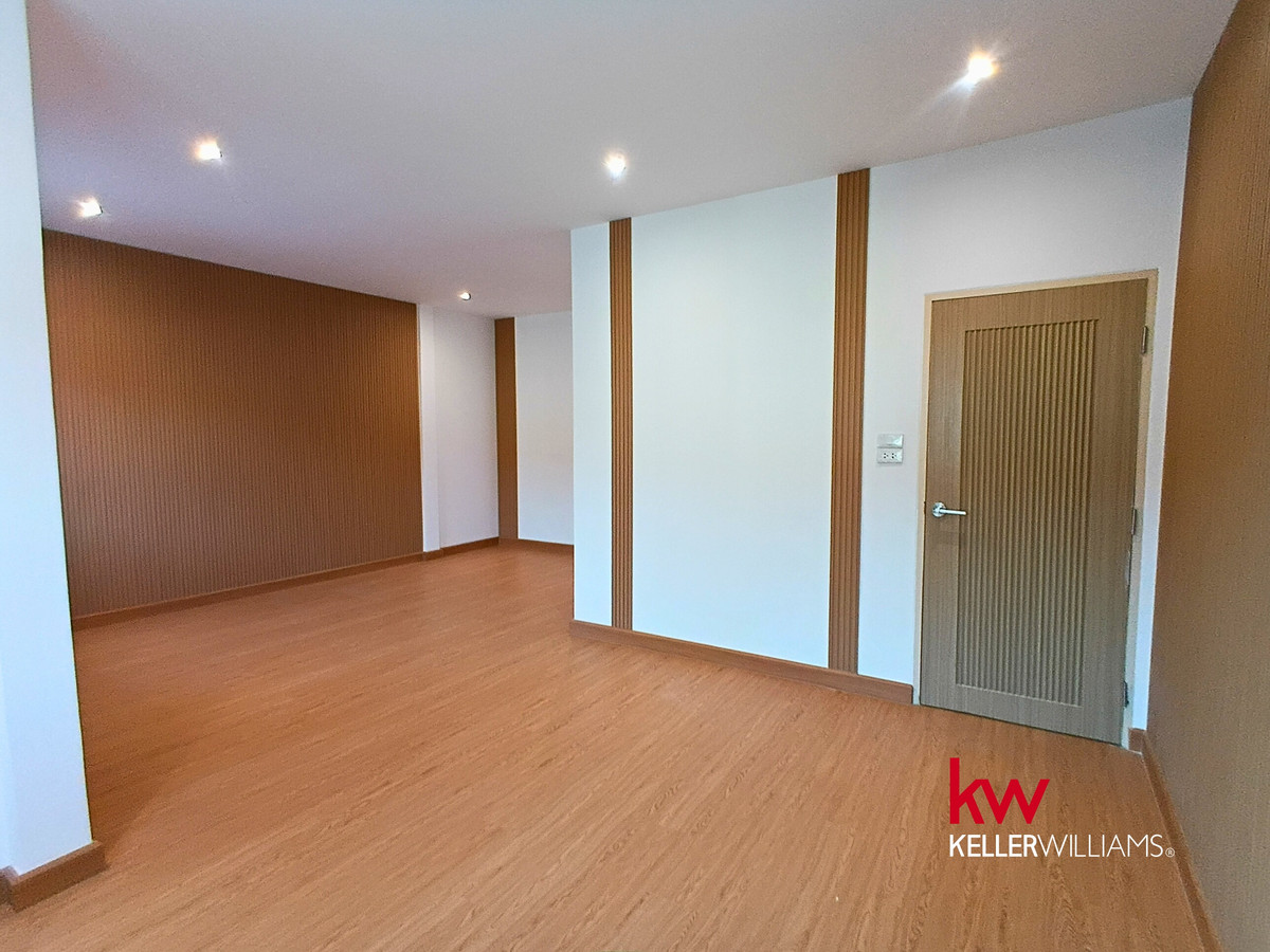 ขายทาวน์โฮมปิ่นเกล้า จรัญสนิทวงศ์ : ✨ [ขาย] ทาวน์โฮม 2 ชั้น รีโนเวทใหม่สไตล์มินิมอล | ซอยจรัญฯ 35 ใกล้ MRT ไฟฉาย