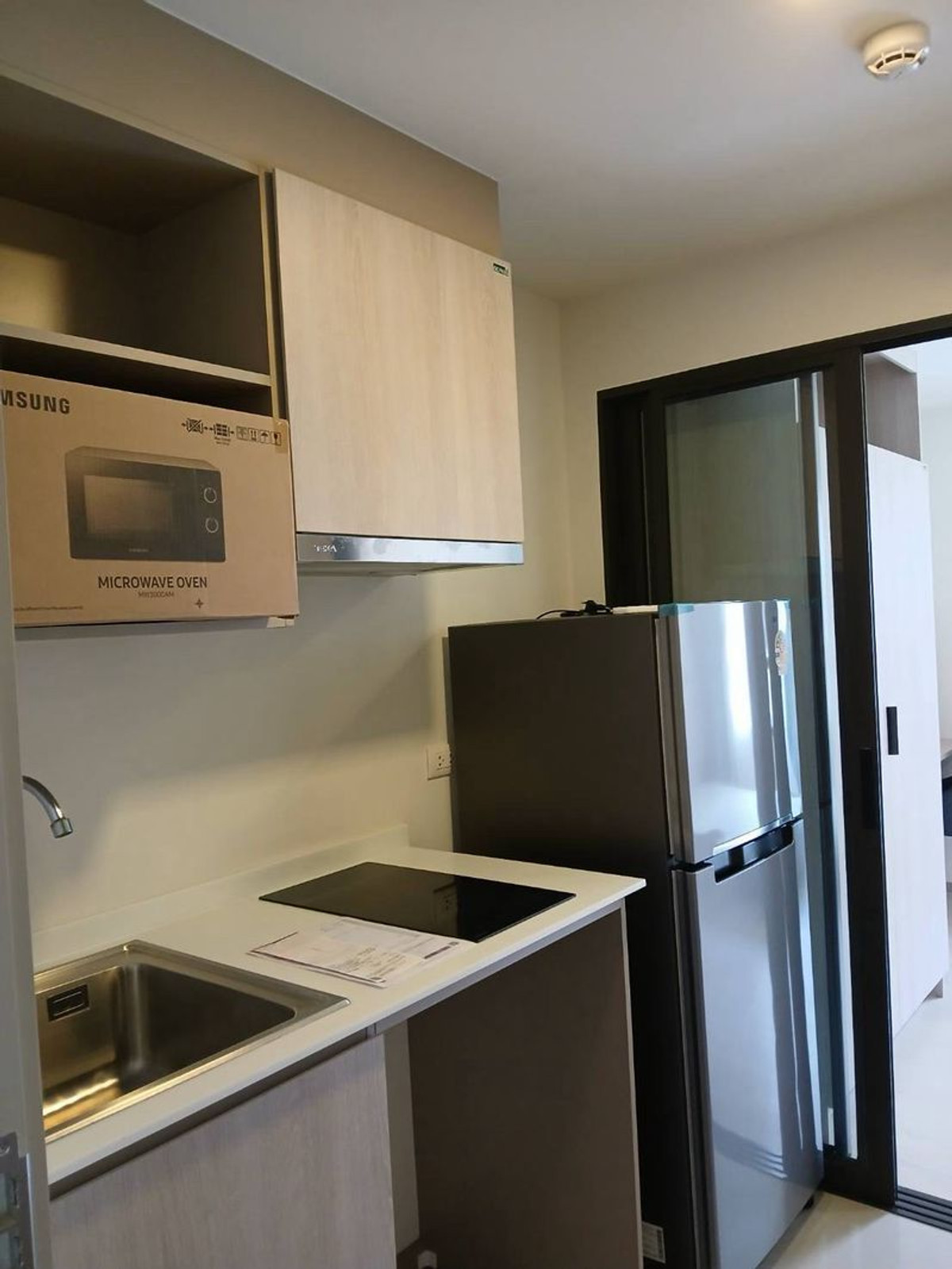 ให้เช่าคอนโดลาดกระบัง สุวรรณภูมิ : ให้เช่าห้องใหม่กิ๊ก D condo air ดี คอนโด แอร์ ลาดกระบัง ตึกA ใกล้สนามบินสุวรรณภูมิ #วิวสระว่ายน้ำ #มีสระว่ายน้ำ #ระเบียงตะวันออก 