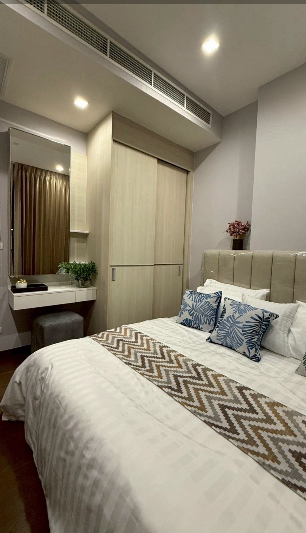 ขายคอนโดพระราม 9 เพชรบุรีตัดใหม่ RCA : ขาย ด่วน Q Asoke คิว อโศก 2ห้องนอน 1ห้องน้ำ (ห้องใหม่ทั้งหมด ไม่เคยปล่อยเช่า)