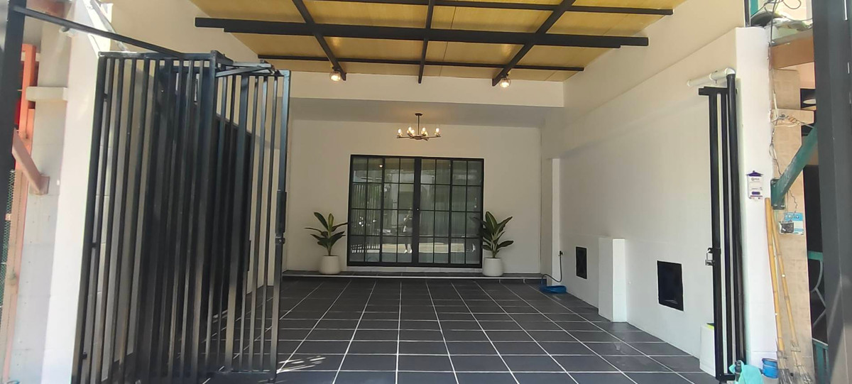 For SaleTownhomePattaya, Bangsaen, Chonburi : Chatkaew Group Village Phase 1 / 2 Bedrooms (FOR SALE) BEWN141