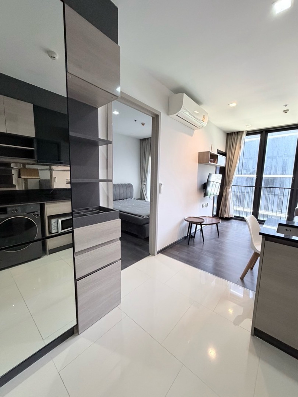 For RentCondoRama9, Petchburi, RCA : CONDO FOR RENT Near MRT Rama9
The line asoke-ratchada Condo
150 m. - OP001C -