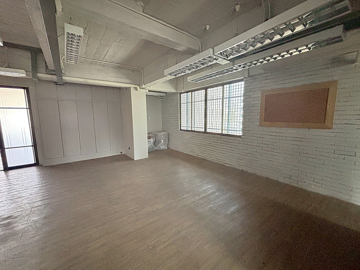 ให้เช่าร้านค้า/ตลาดนัดสุขุมวิท อโศก ทองหล่อ : พื้นที่ให้เช่า เหมาะทำร้านค้าและออฟฟิศสำนักงาน ใกล้ BTS พร้อมพงษ์ ** NO CO-AGENT ** 