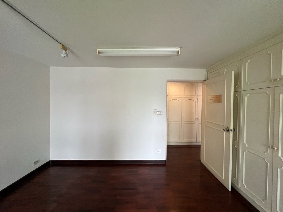 For RentHome OfficeWitthayu, Chidlom, Langsuan, Ploenchit : Home office for rent, Ploenchit • Chidlom, near BTS 950 meters and Lumpini Park / Ratchadamri / One Bangkok project.