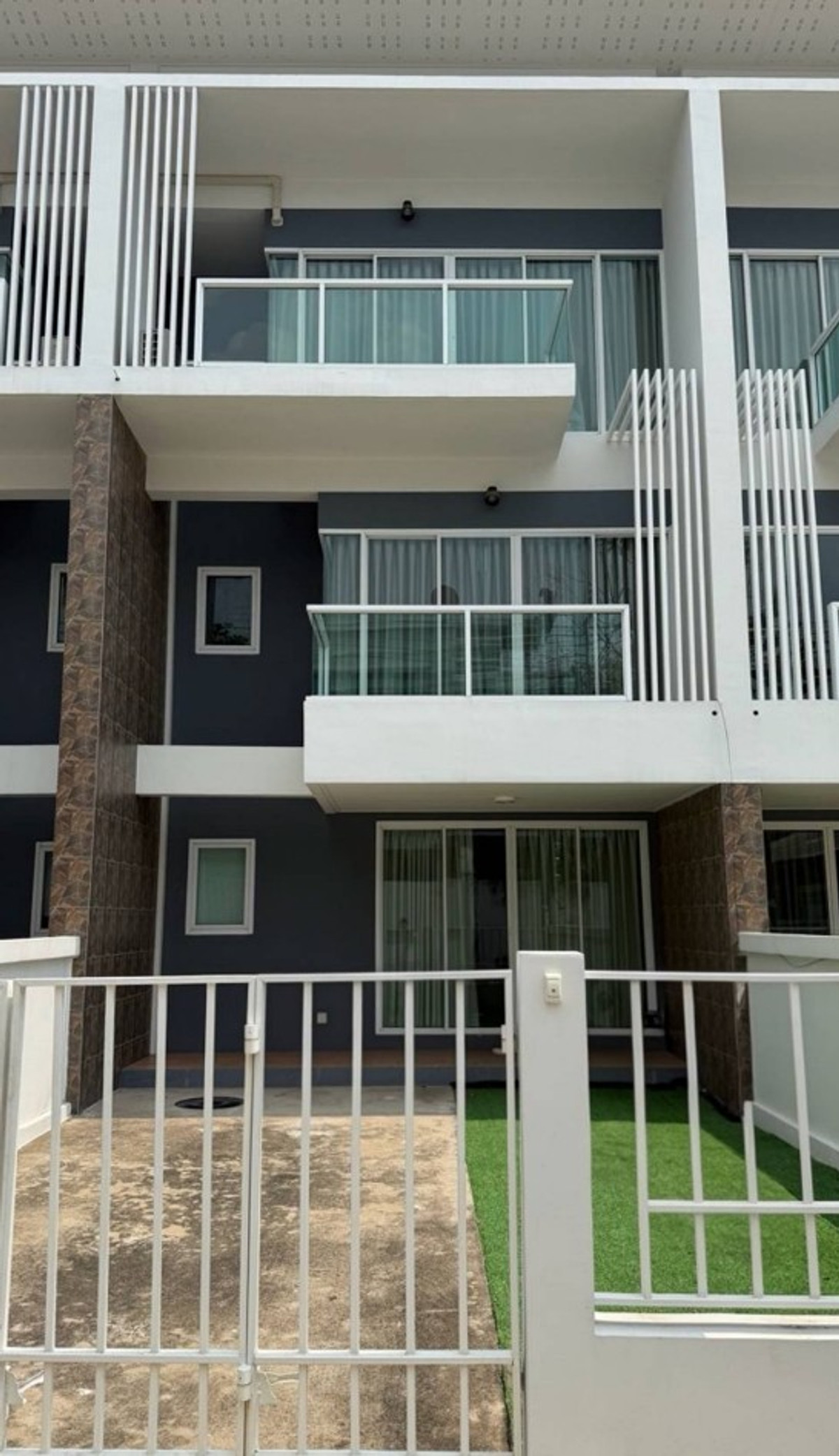 ให้เช่าทาวน์โฮมอ่อนนุช อุดมสุข : ให้เช่าทาวน์โฮม โมเดิร์นไลฟ์ บาย เอสพี ใกล้ ซีคอนสแควร์​ ศรีนครินทร์ เพียง 4 นาที