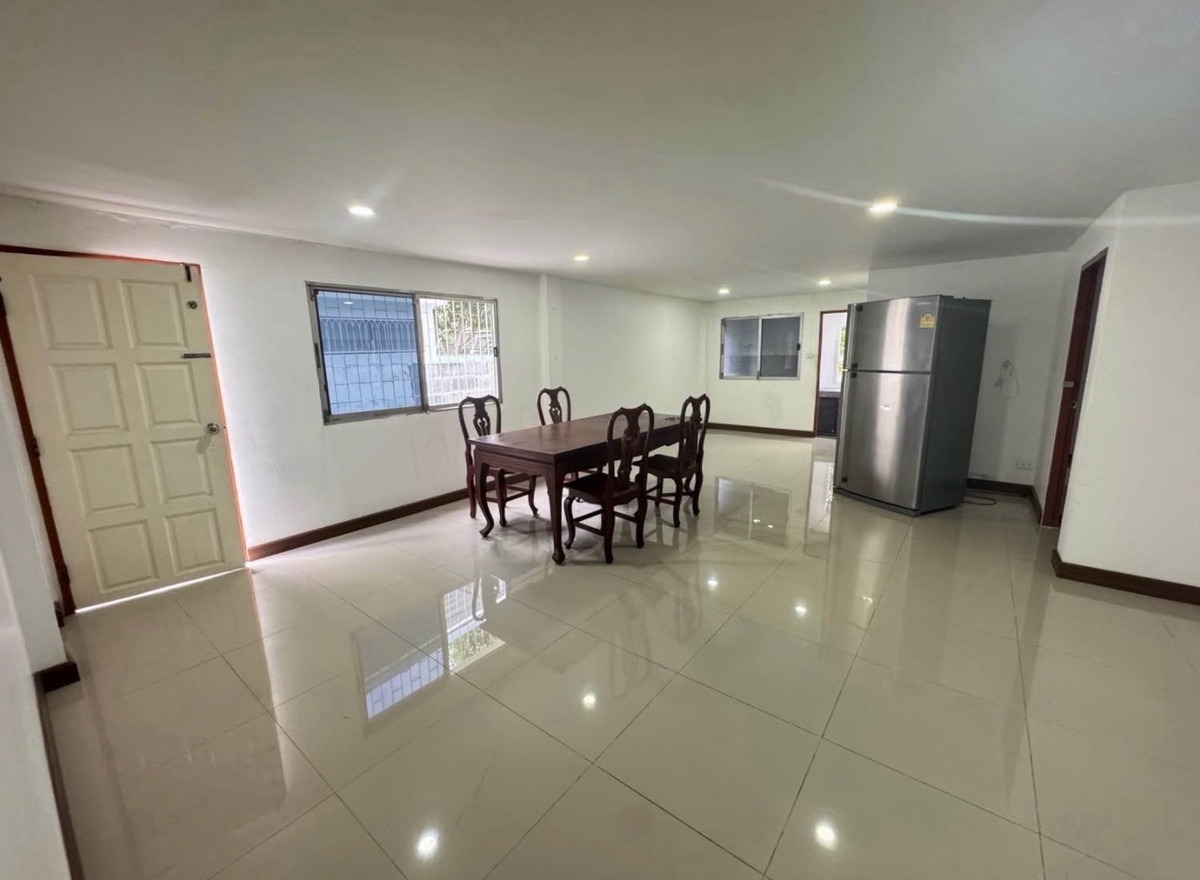 ขายบ้านพัฒนาการ ศรีนครินทร์ : ขายบ้านเดี่ยว พัฒนาการ 53 ใกล้แอร์พอร์ตลิงก์หัวหมาก 5 ห้องนอน ขนาด 90 ตร.ว ฟังก์ชันครบ เหมาะอยู่อาศัยจริงในทำเลศักยภาพ