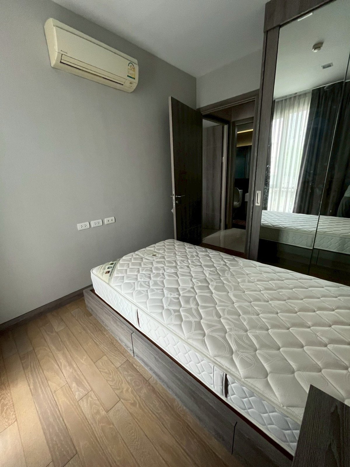 For SaleCondoSukhumvit, Asoke, Thonglor : Trapezo Sukhumvit 16 / 2 Bedrooms (SALE WITH TENANT), Trapezo Sukhumvit 16 / 2 Bedrooms (Sale with Tenant) BJ114