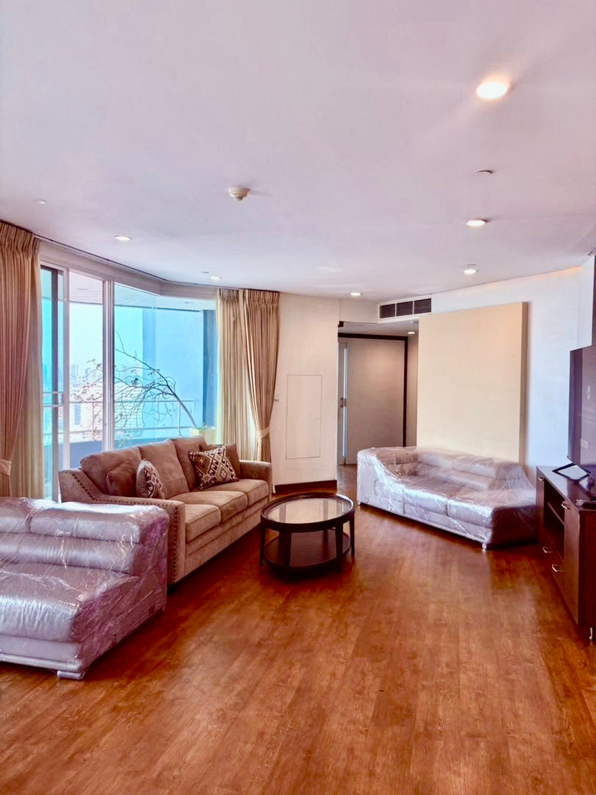 For RentCondoWongwianyai, Charoennakor : ปล่อยเช่าคอนโดหรูริมน้ำเจ้าพระยา วิวแม่น้ำแบบเต็มตา ไม่มีตึกบัง  Watermark Chaophraya 