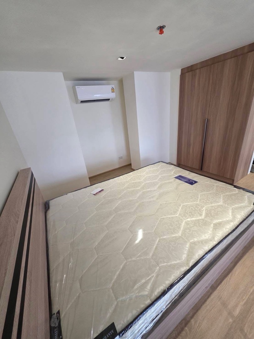 ให้เช่าคอนโดวงเวียนใหญ่ เจริญนคร : 🏙 Duplex เพดานสูง 4.4 ม. | ชั้น 17 วิวดี | พร้อมเข้าอยู่

🌊 ณ รีวา เจริญนคร (Na Reva Charoennakhon)
คอนโดดีไซน์โปร่ง โล่ง แยกสัดส่วนชัดเจน อยู่สบาย บรรยากาศเงียบสงบ