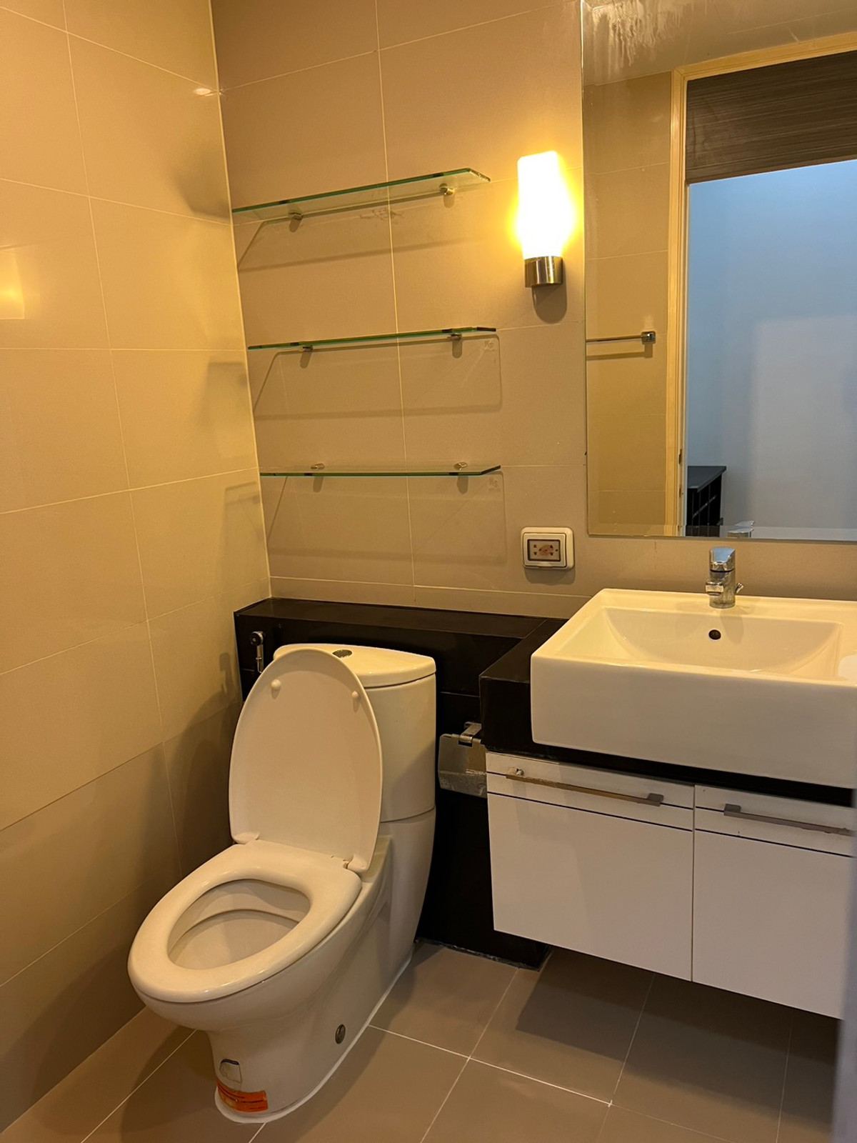 For RentCondoRama9, Petchburi, RCA : [STOP! This deal is an absolute "Godsend"... How is this price even possible at Asoke Intersection? 💎✨]  🔥 Supalai Premier @Asoke - Mind-Blowing Price! Only 21,000 THB/Month! 🔥 (Normally, units at Asoke-Phetchaburi in this size go for 25,000++; 