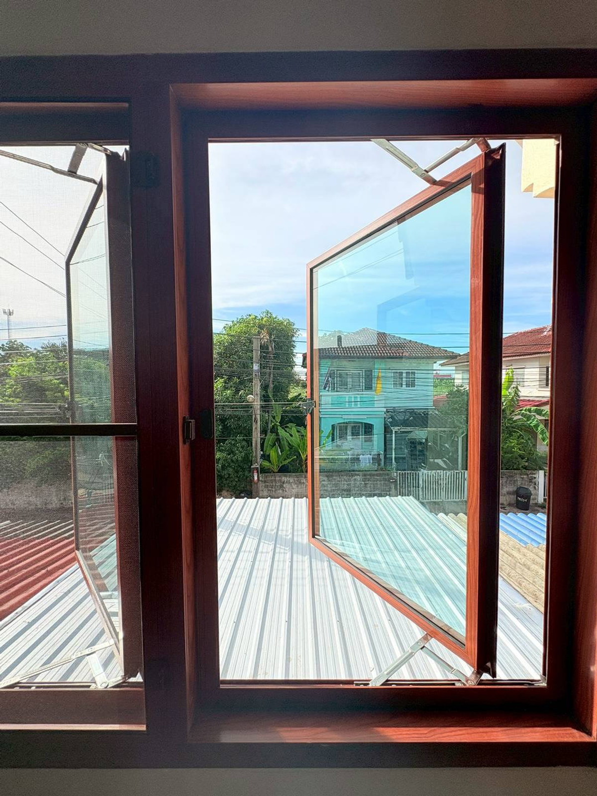 ขายทาวน์โฮมนนทบุรี บางใหญ่ บางบัวทอง : ขายทาวน์เฮาส์พร้อมจิตร บางใหญ่ 17 ตร.ว. ถนนเมน หลังบ้านติดทุ่งนา ฟรีเฟอร์ฯ ฟรีโอน