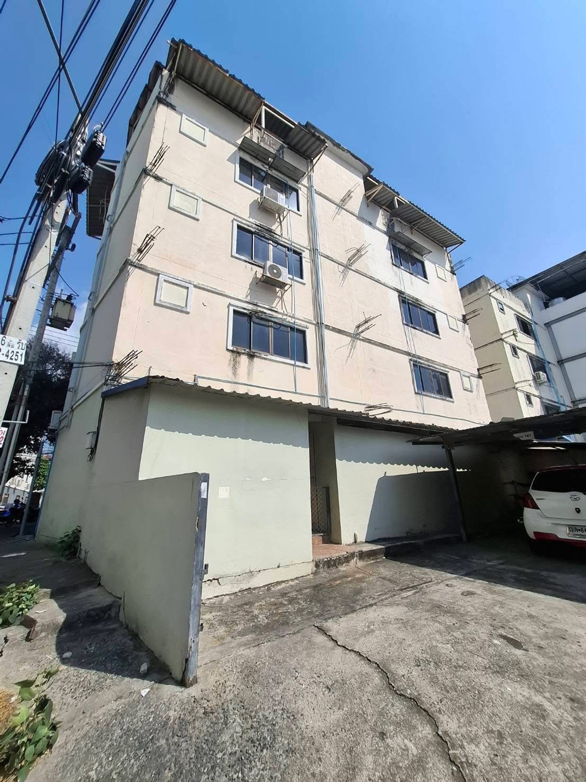 For RentShop HousePattaya, Bangsaen, Chonburi : Commercial Building for Lease – Prime Location in Pattaya