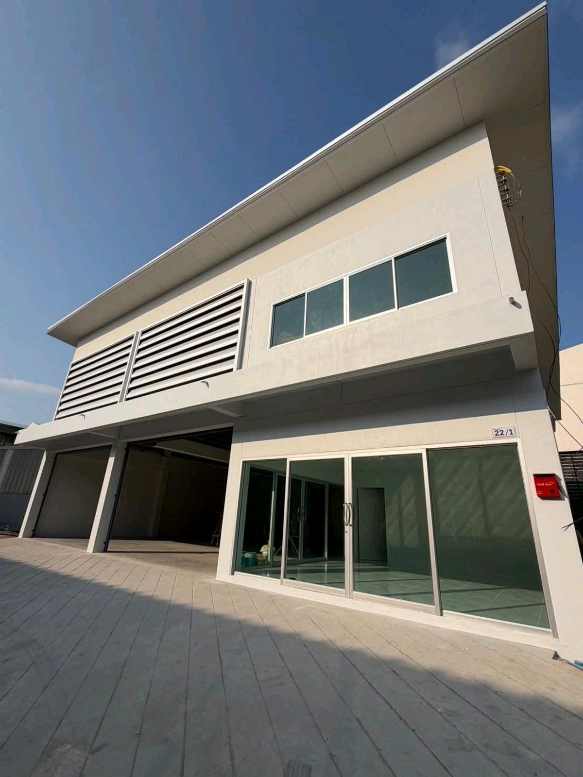 For RentWarehouseEakachai, Bang Bon : ✨ Close to community areas, easy to find labor, convenient travel, supports a variety of businesses.