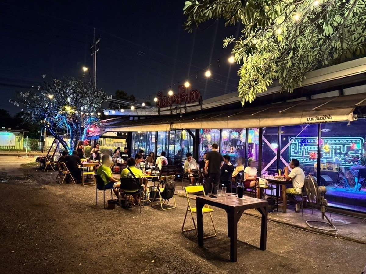 For LeaseholdRetail SpaceKaset Nawamin,Ladplakao : Urgent sale, chill-out restaurant - live music, Nawamin, Khlong Kum, Ramintra area, there are many villages. Near the golf course