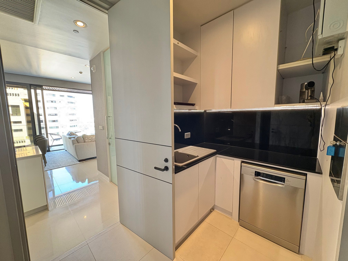 ขายคอนโดสุขุมวิท อโศก ทองหล่อ : SALE 2-Bedroom unit at Vittorio Sukhumvit 39,  Contact 062-496-6454