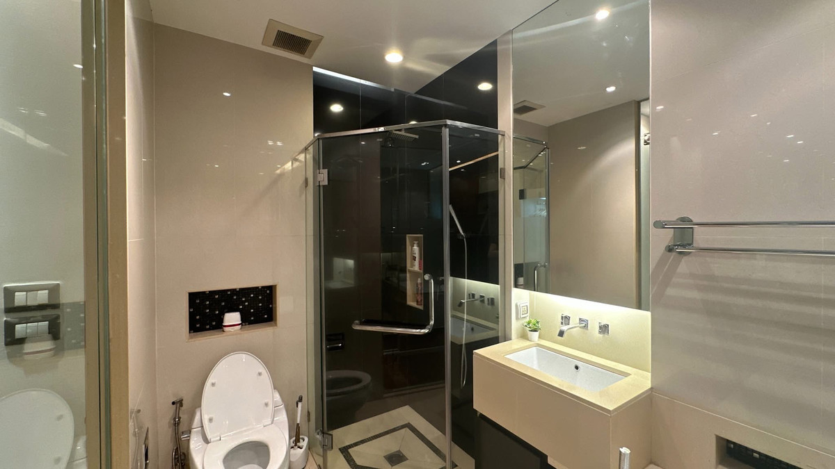 For SaleCondoSukhumvit, Asoke, Thonglor : Rare Unit! 1 Bed 45 sq m. Prime location Phrom Phong ✨ Ready to move in. Call 063-6165390