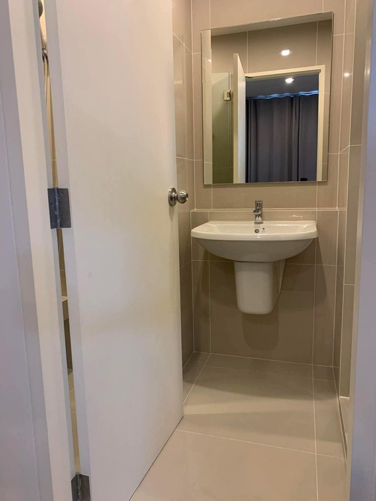 For RentCondoRamkhamhaeng, Hua Mak : New condo for rent, Niche Mono Ramkhamhaeng, next to MRT Ramkhamhaeng 34, near Ramkhamhaeng Hospital.