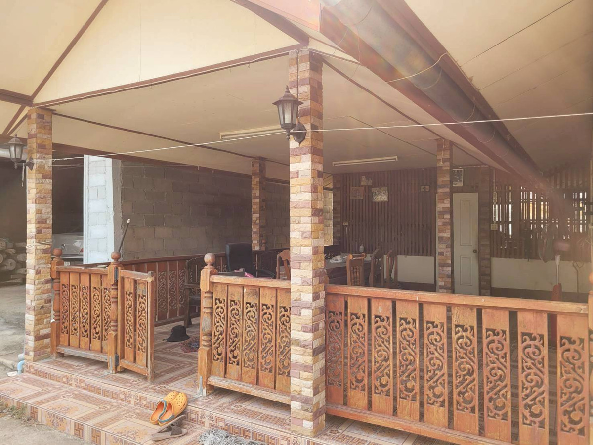 For SaleHousePhayao : House for sale with land, Chiang Kham District, Phayao, wide area with warehouse on an area of ​​278 sq m, suitable for doing business / commercial building.